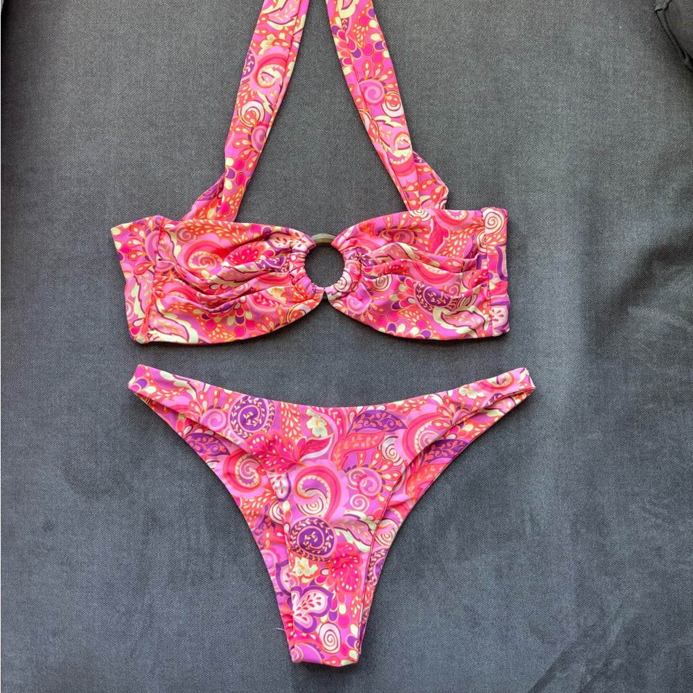 Kulani Kinis Strapless Bikini. Size Large.